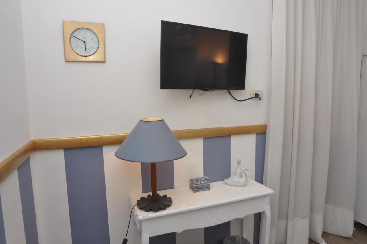 Brenta 12 Bed & Breakfast Messina Bagian luar foto