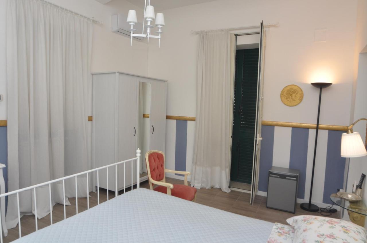 Brenta 12 Bed & Breakfast Messina Bagian luar foto